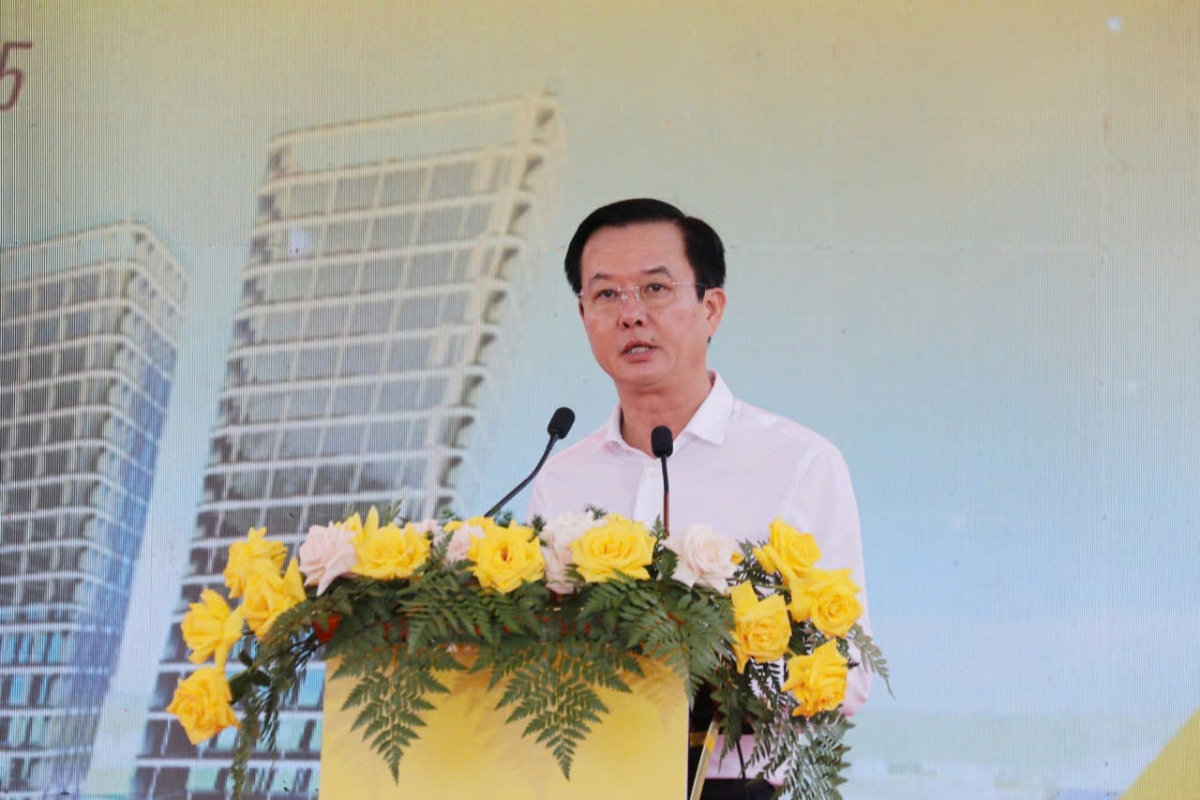 Phó Chủ tịch UBND tỉnh Hà Tĩnh Trần Báu Hà phát biểu tại buổi lễ. Ảnh Trương Hoa