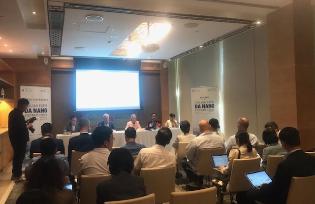 Toàn cảnh họp báo. Ảnh Ngô Anh Văn