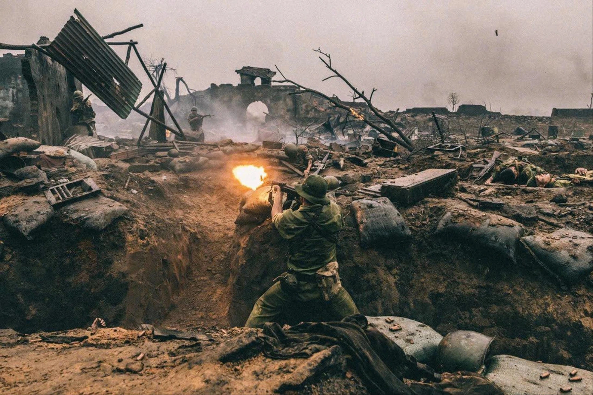 Mưa đỏ đạt doanh thu kỷ lục 713 tỉ đồng.