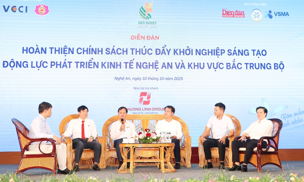 Các đại biểu tham gia phiên thảo luận giải pháp, chính sách thúc đẩy khởi nghiệp sáng tạo