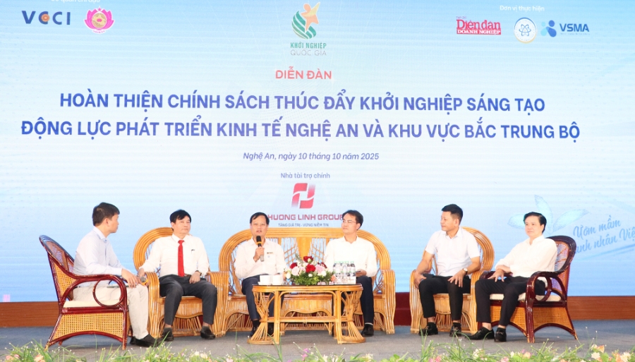 Các đại biểu tham gia phiên thảo luận giải pháp, chính sách thúc đẩy khởi nghiệp sáng tạo