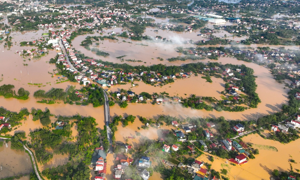 Nhiều làng mạc ở Bắc Ninh ngập trong nước lũ