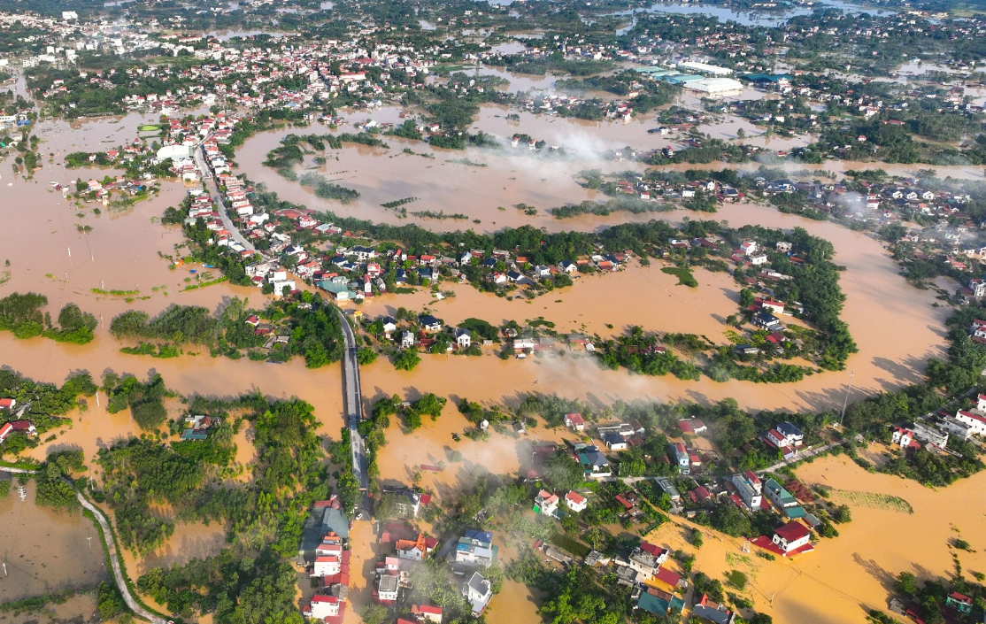 Nhiều làng mạc ở Bắc Ninh ngập trong nước lũ