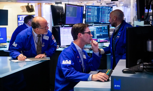 Chứng khoán Mỹ bán tháo, giá dầu sụt 4% sau tuyên bố thuế quan của Tổng thống Trump