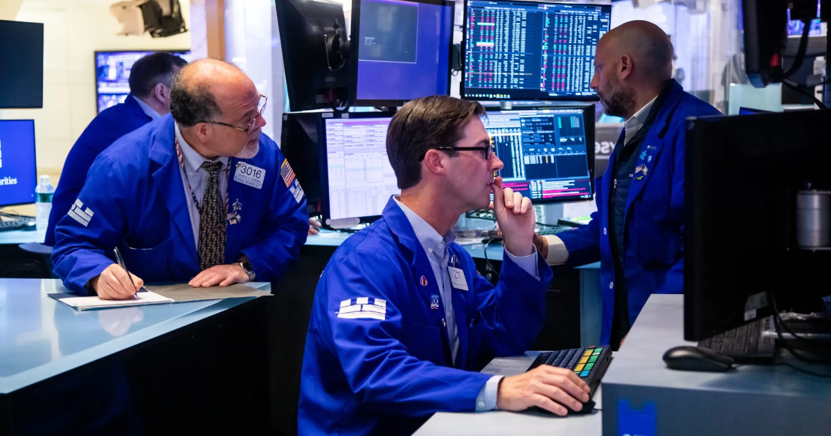 Chứng khoán Mỹ bán tháo, giá dầu sụt 4% sau tuyên bố thuế quan của Tổng thống Trump