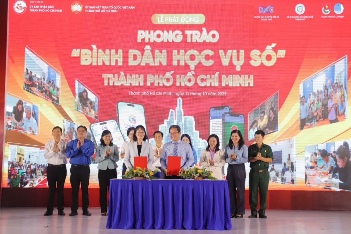 UBND Thành phố và Ủy ban Mặt trận Tổ quốc Việt Nam TP. Hồ Chí Minh ký kết triển khai phong trà “Bình dân học vụ số” giai đoạn 2025-2026, sáng 11/10.