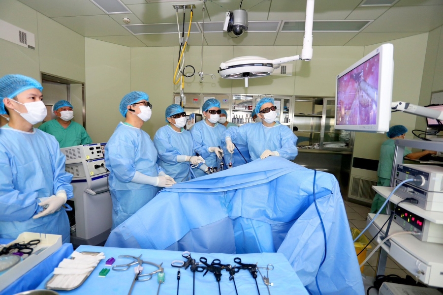 Các bệnh viện tuyến đầu sẽ tiếp tục trực thuộc Bộ Y tế nhằm đảm bảo vai trò đầu tàu trong điều trị. Ảnh: Tuấn Dũng.