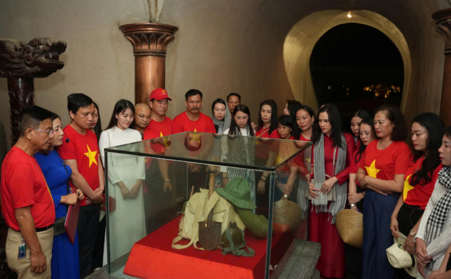 Đoàn khảo sát thăm Thành Cổ Quảng Trị.