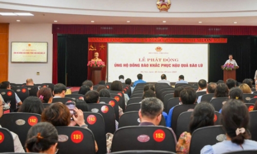 Bộ Công Thương quyên góp ủng hộ đồng bào khắc phục hậu quả bão lũ