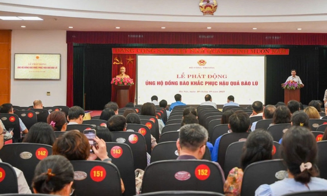 Bộ Công Thương phát động quyên góp ủng hộ đồng bào khắc phục thiệt hại do bão lũ gây ra.
