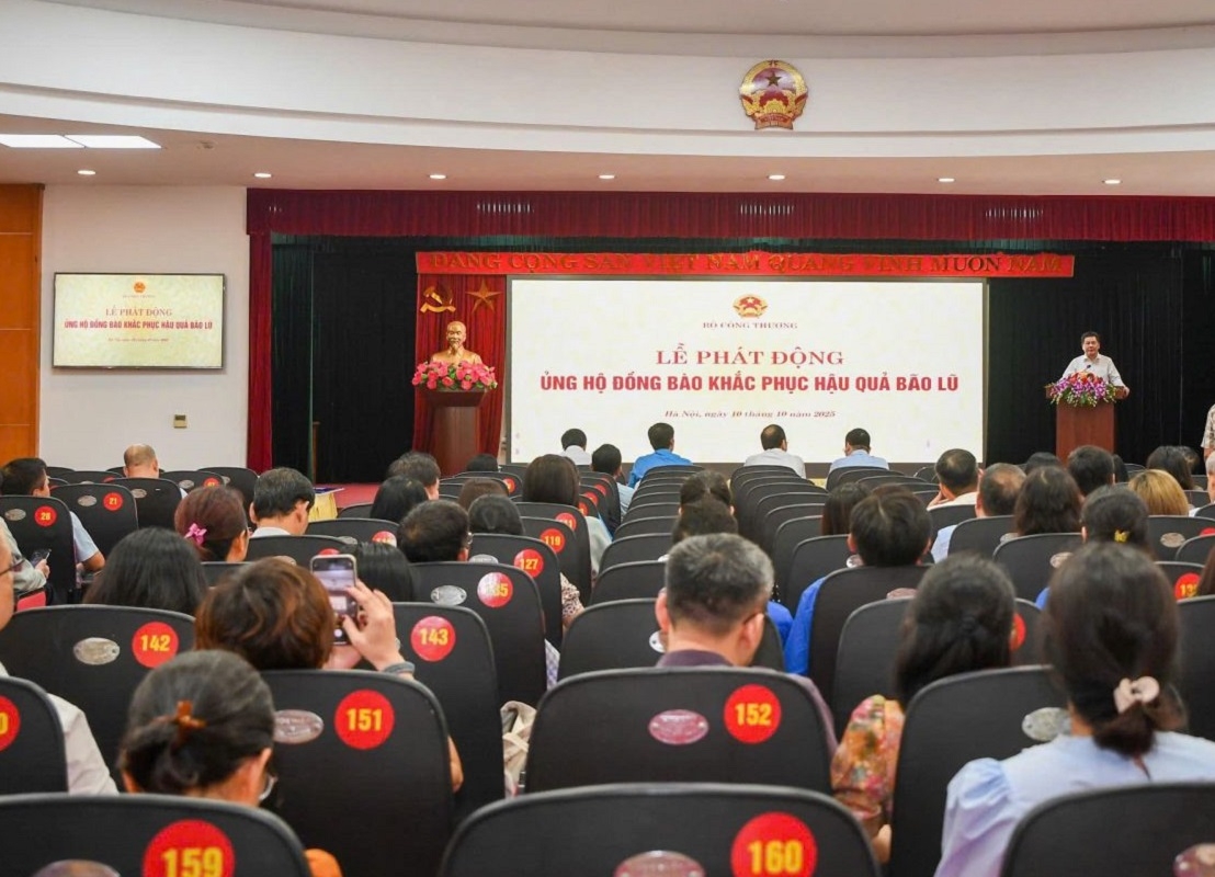 Bộ Công Thương phát động quyên góp ủng hộ đồng bào khắc phục thiệt hại do bão lũ gây ra.