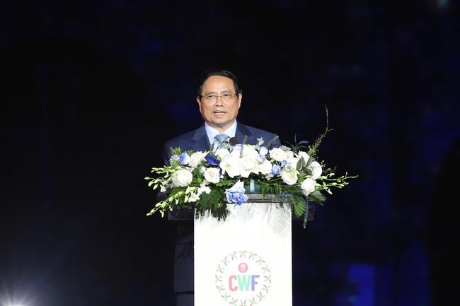 Prime Minister Pham Minh Chinh delivers a speech at the event.