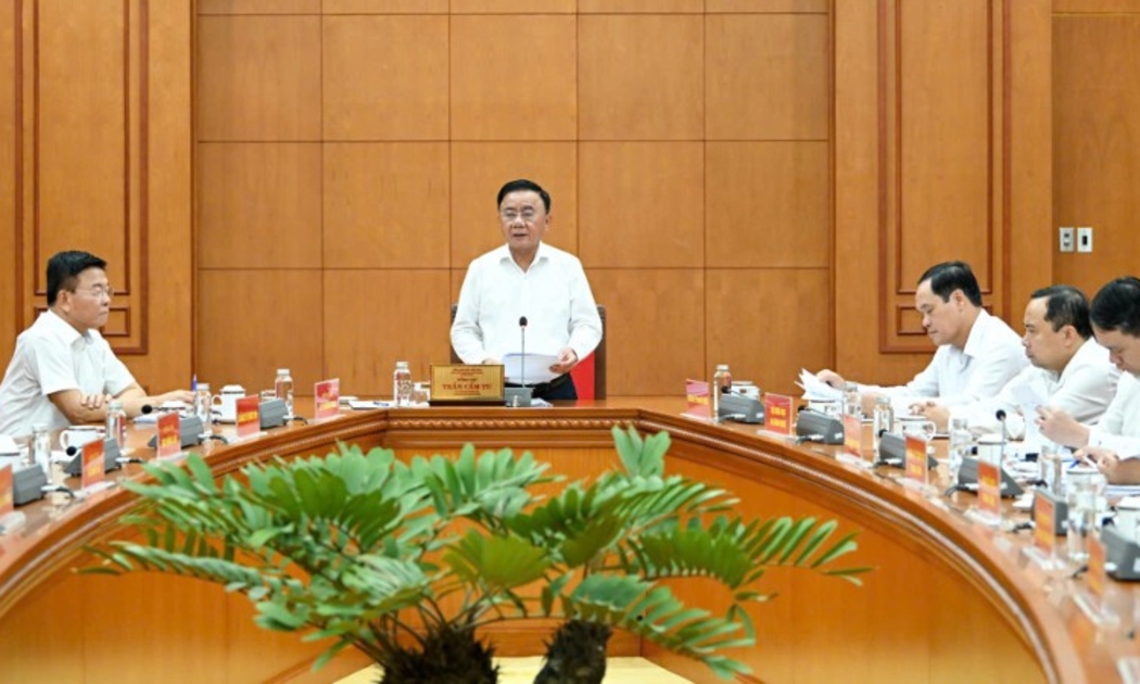 Thường trực Ban Bí thư Trần Cẩm Tú chủ trì buổi làm việc với Đảng ủy Bộ Y tế và các ban, bộ, ngành Trung ương về thực hiện Nghị quyết số 72-NQ/TW. Ảnh: Nhân Dân