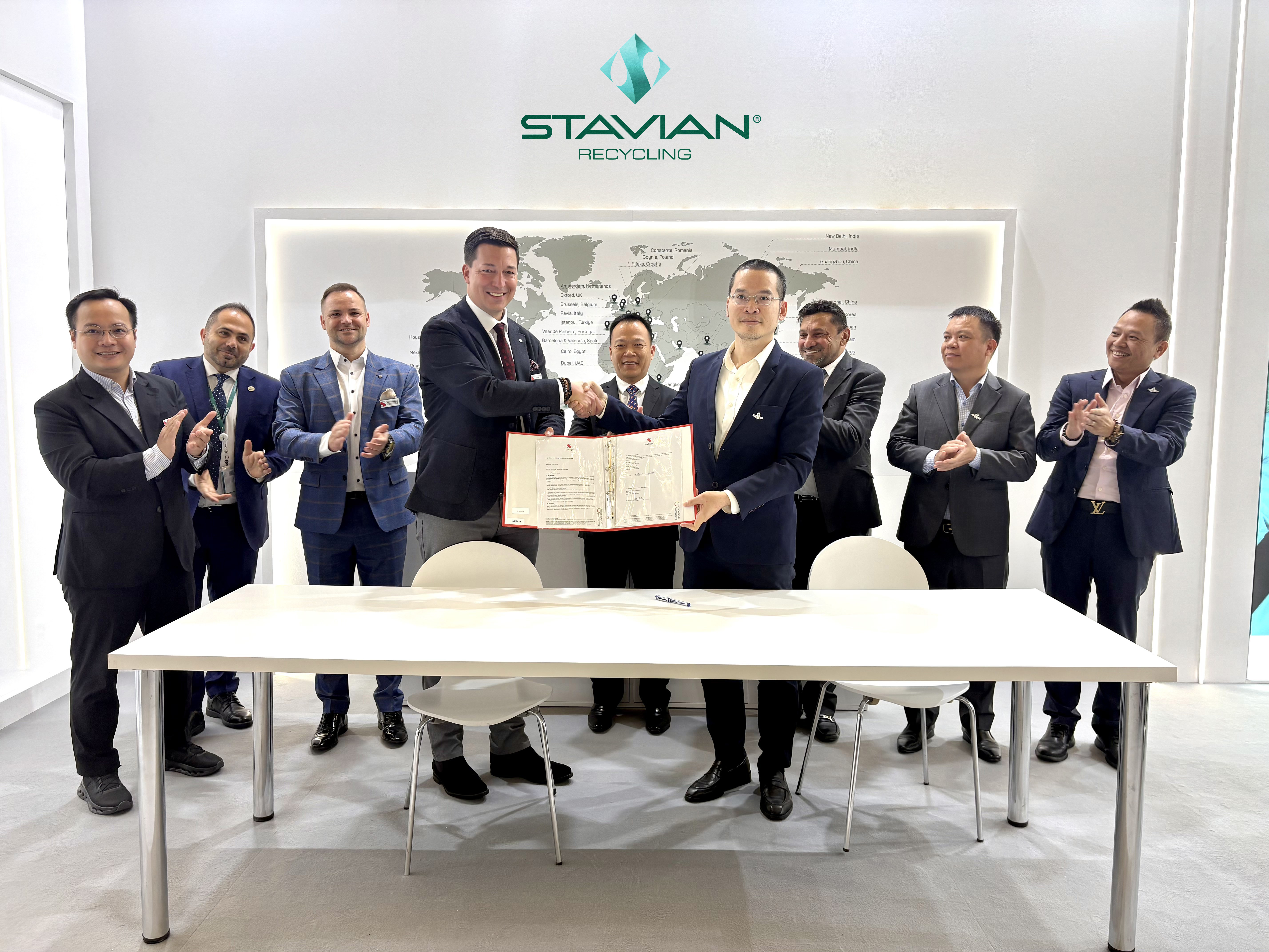 Lễ ký kết MOU giữa Stavian Recycling và Starlinger và AMUT.