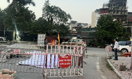 Tại khu vực xảy ra sự cố, hàng rào quây được mở rộng, gắn biển cảnh báo và có bảo vệ trực
