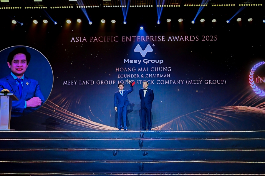 Chủ tịch Meey Group Hoàng Mai Chung nhận giải thưởng Doanh nhân xuất sắc châu Á tại APEA 2025.