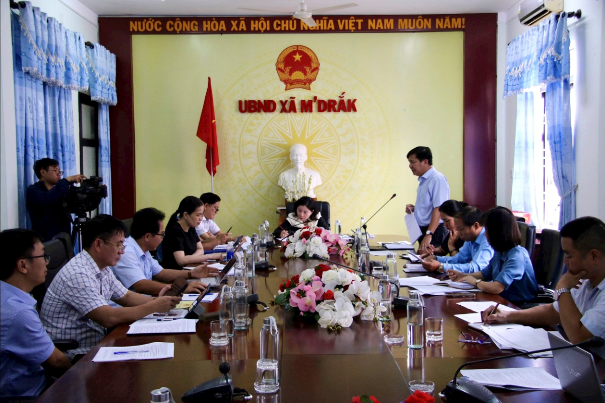 Quang cảnh buổi làm viêc.