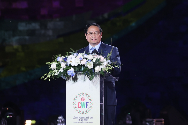 Thủ tướng Phạm Minh Chính phát biểu khai mạc Lễ hội Văn hóa Thế giới tại Hà Nội lần thứ nhất - Ảnh: VGP