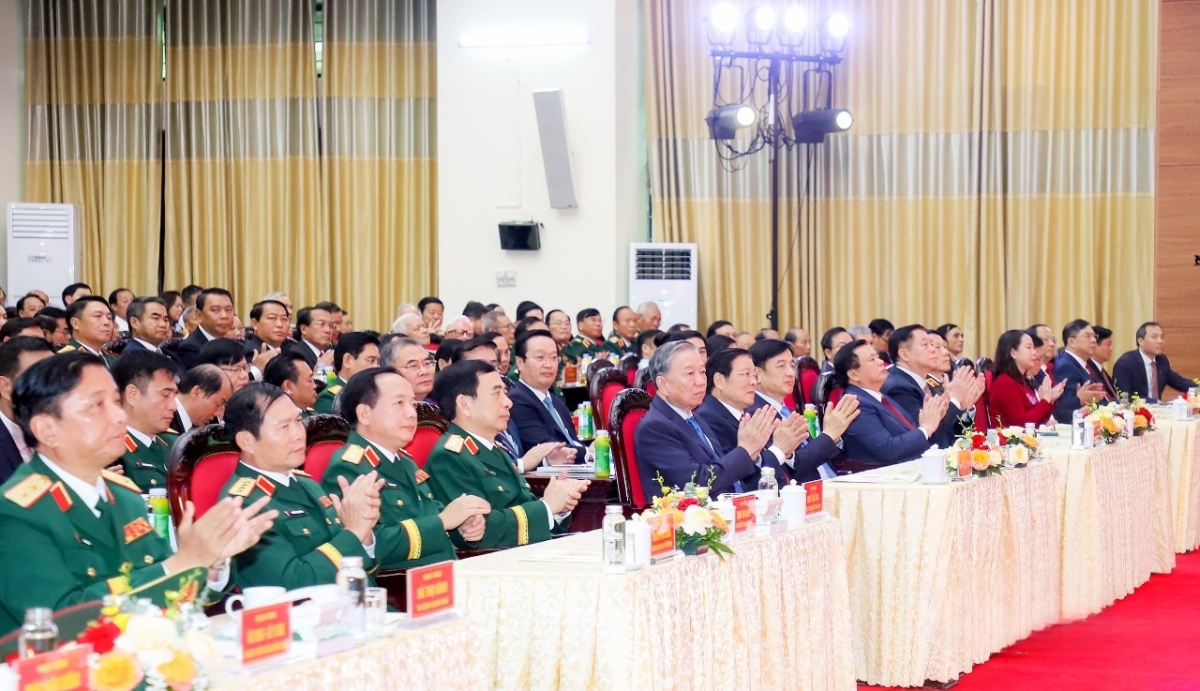 Tổng Bí thư Tô Lâm cùng Đoàn công tác Trung ương, lãnh đạo các tỉnh, thành trên địa bàn Quân khu 4 tham dự lễ kỷ niệm. Ảnh: Thành Duy