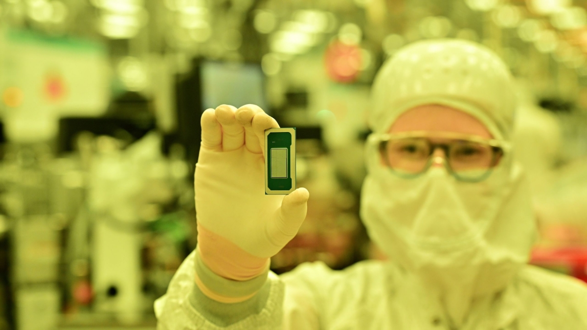 Intel đang tiến hành một cuộc cải tổ lớn trong cách thiết kế chip, mở ra hướng đi mới cho ngành bán dẫn.