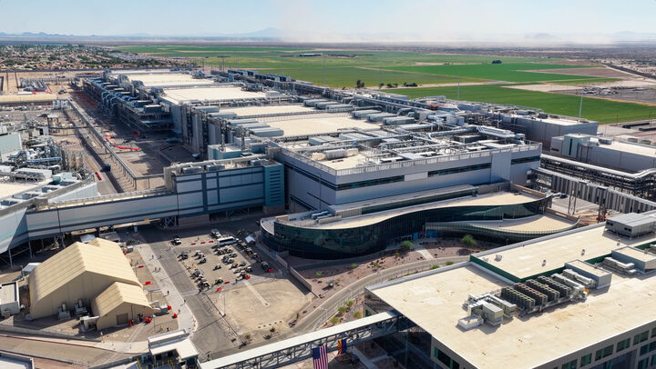 Nhà máy Fab 52 của Intel.