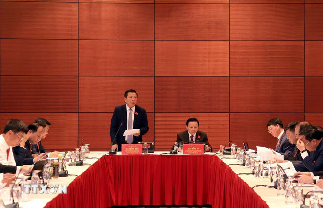 Các đại biểu thảo luận tại tổ số 5 chiều 12/10. Ảnh: TTXVN