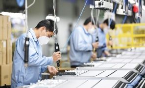 Không giống các tập đoàn lớn, doanh nghiệp nhỏ và vừa thường thiếu hụt nguồn lực quan trọng khi kinh doanh trong nền kinh tế số. Ảnh minh họa
