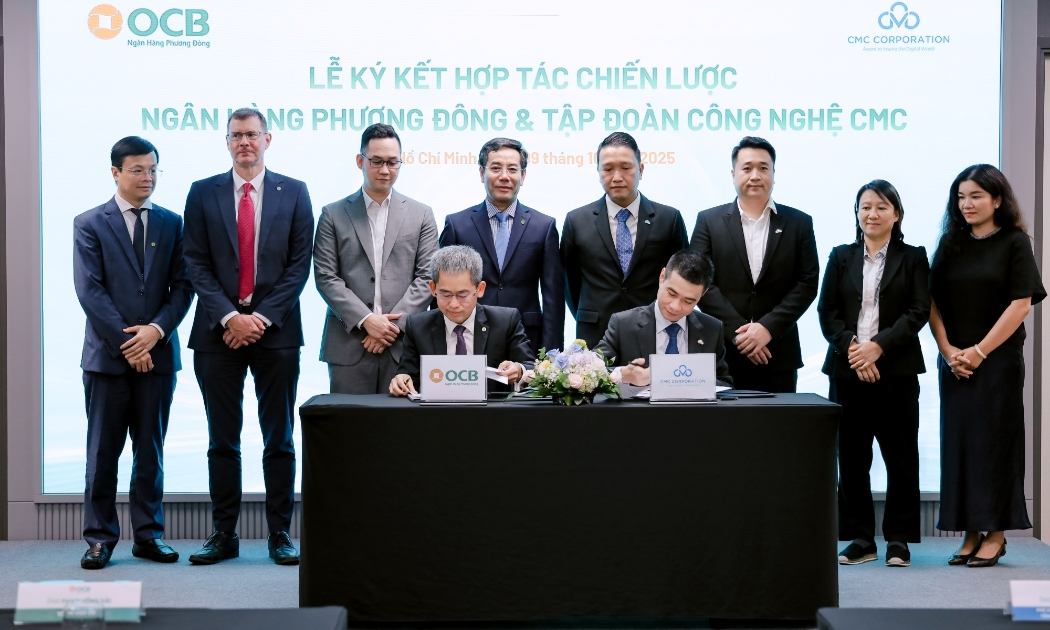 Đại diện lãnh đạo OCB và CMC ký kết hợp tác chiến lược.