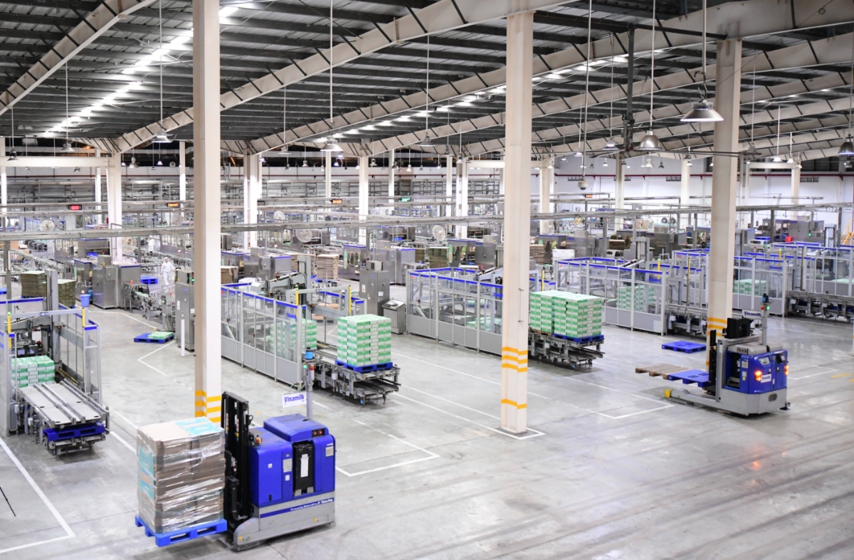 Vinamilk đã khánh thành hai “siêu nhà máy” hiện đại bậc nhất khu vực vào năm 2013 – cột mốc quan trọng đưa ngành sữa Việt Nam vươn tầm thế giới, khẳng định năng lực sản xuất và tiêu chuẩn công nghệ quốc tế.