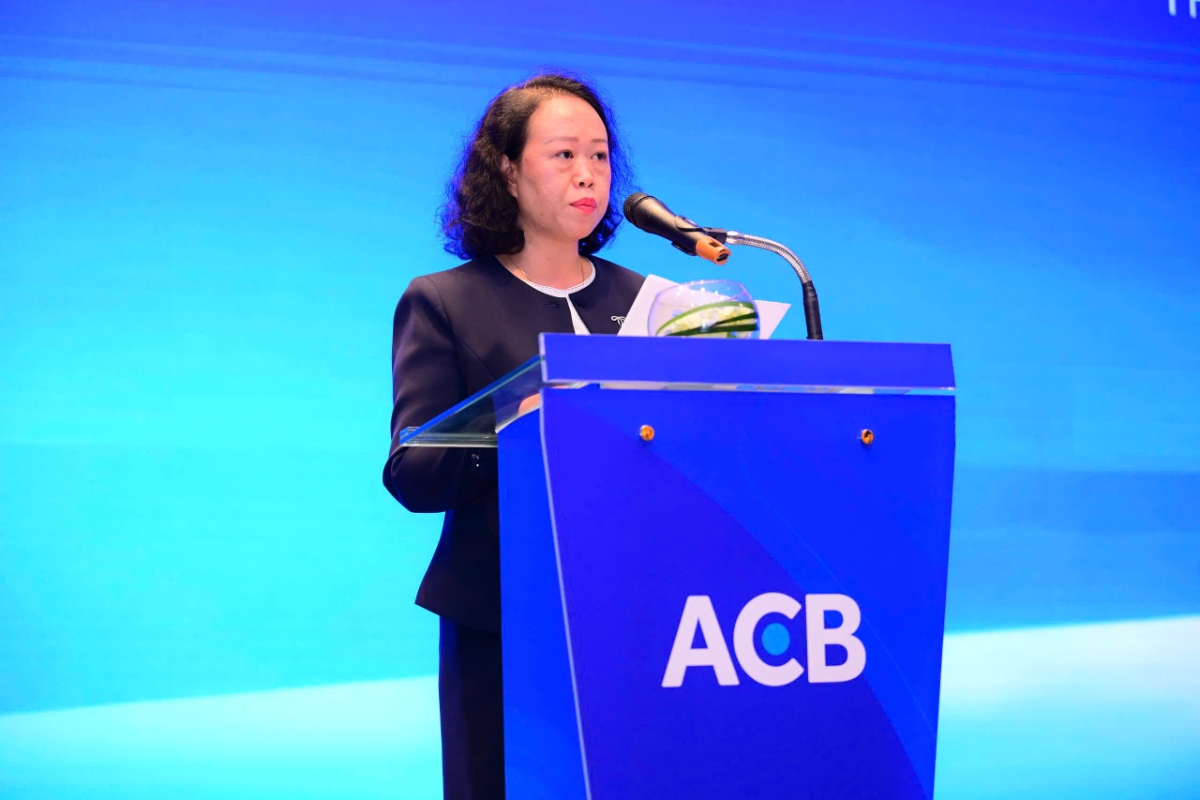 Bà Trần Thị Ngọc Liên - Phó Giám đốc NHNN Chi nhánh Khu vực 2 phát biểu tại Hội nghị.