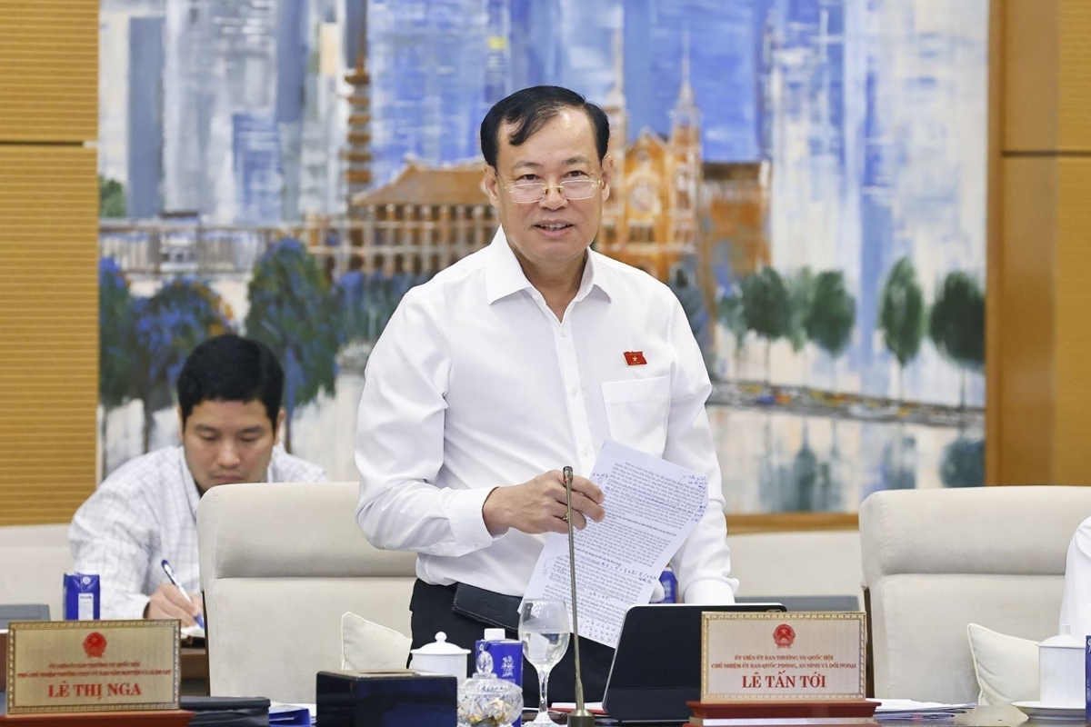 Chủ nhiệm Ủy ban Quốc phòng, An ninh và Đối ngoại của Quốc hội Lê Tấn Tới phát biểu. Ảnh: TTXVN.