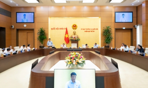 Đại biểu quốc hội phàn nàn tình trạng ép mua bảo hiểm vẫn chưa chấm dứt