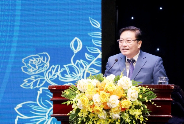 Chủ tịch UBND tỉnh Nghệ An Lê Hồng Vinh phát biểu.