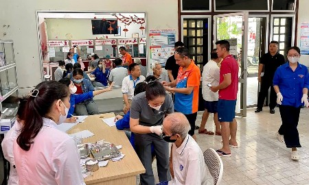 Tiêm phòng nhiễm trùng uốn ván cho người dân tại Thái Nguyên