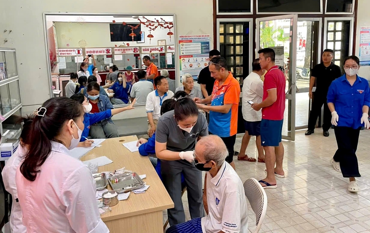 Tiêm phòng nhiễm trùng uốn ván cho người dân tại Thái Nguyên