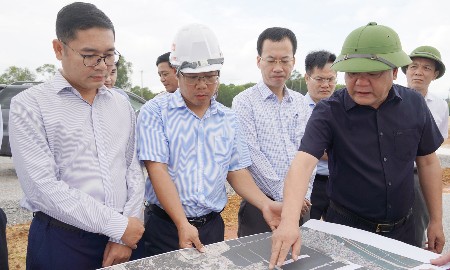 Quảng Trị tăng tốc giải ngân đầu tư công, Chủ tịch tỉnh trực tiếp “ra công trường” chỉ đạo