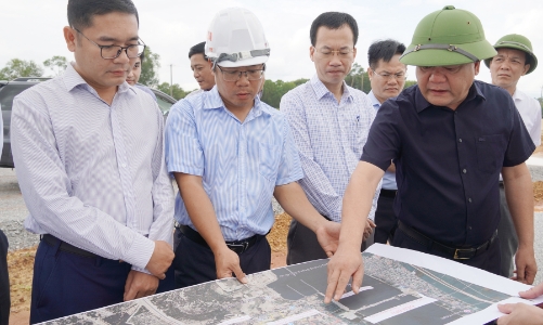 Quảng Trị tăng tốc giải ngân đầu tư công, Chủ tịch tỉnh trực tiếp “ra công trường” chỉ đạo