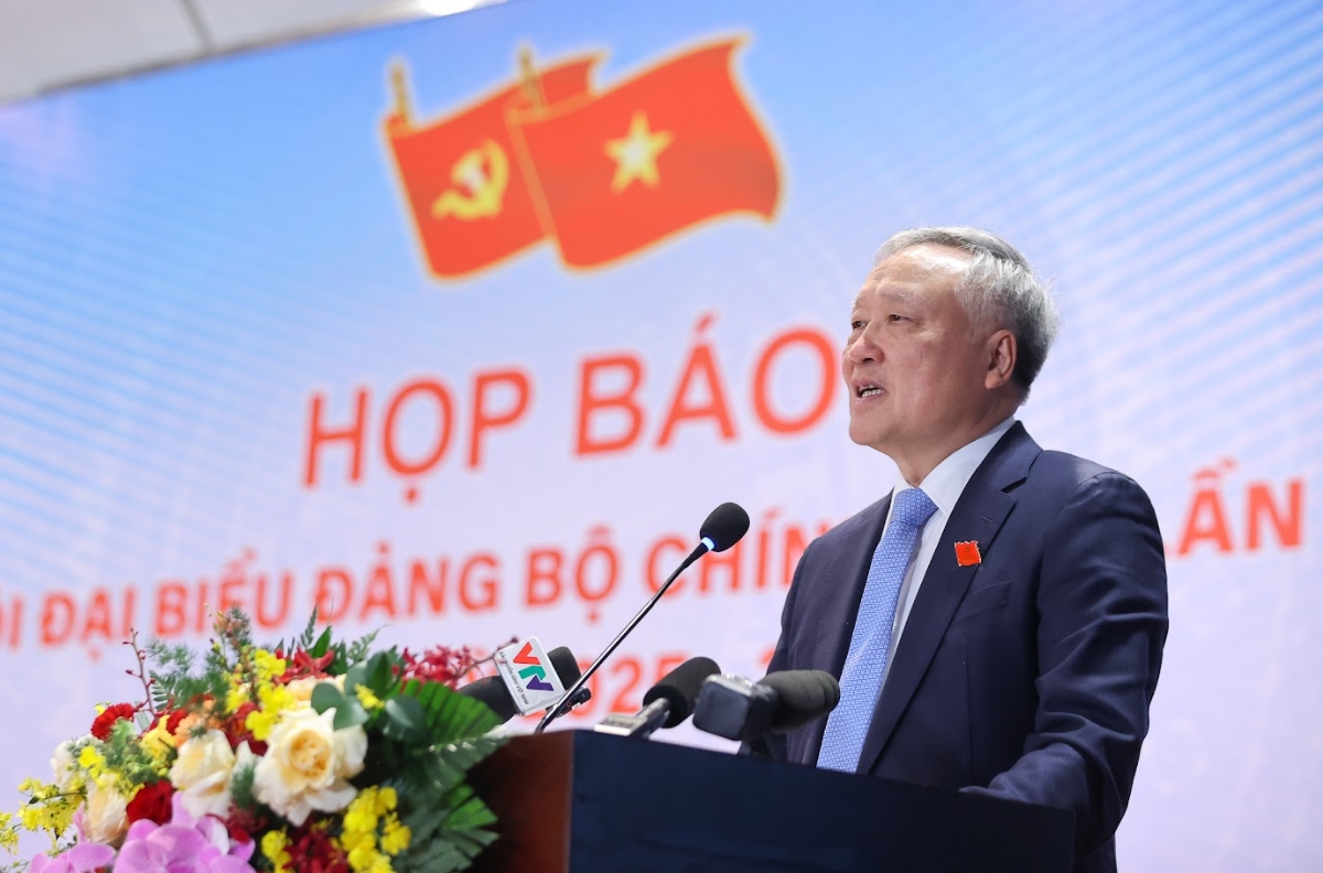 Phó Thủ tướng Thường trực Chính phủ Nguyễn Hòa Bình tại họp báo thông báo kết quả Đại hội. Ảnh: VGP.