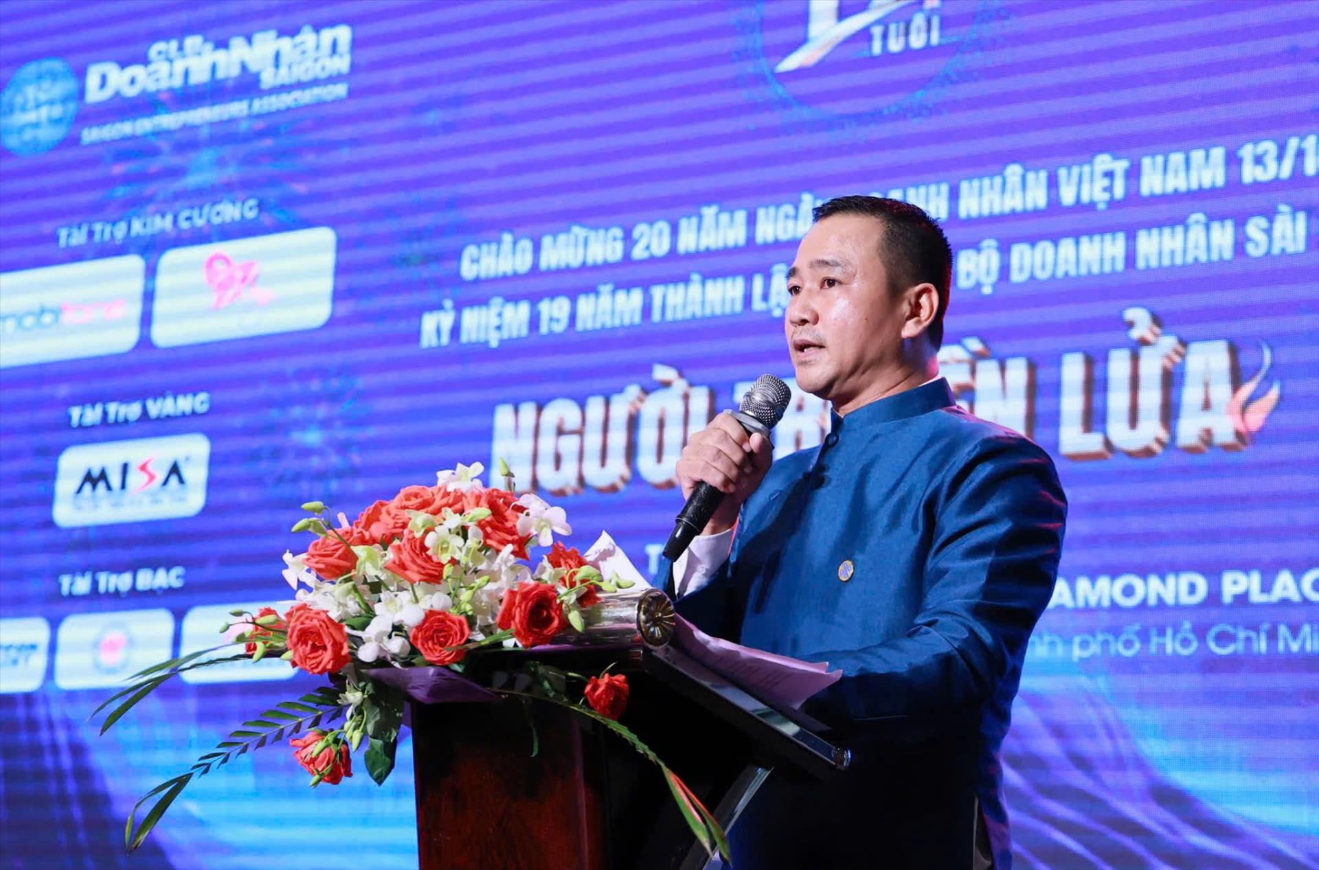 Chủ tịch Hội Doanh nhân Sài Gòn Lư Nguyễn Xuân Vũ: "Với vai trò thuyền trưởng, các doanh nhân được vinh danh là những người đã dấn thân, kiên trì theo đuổi mục tiêu phát triển doanh nghiệp qua nhiều biến động của thị trường, đóng góp không nhỏ vào sự phát triển kinh tế đất nước".