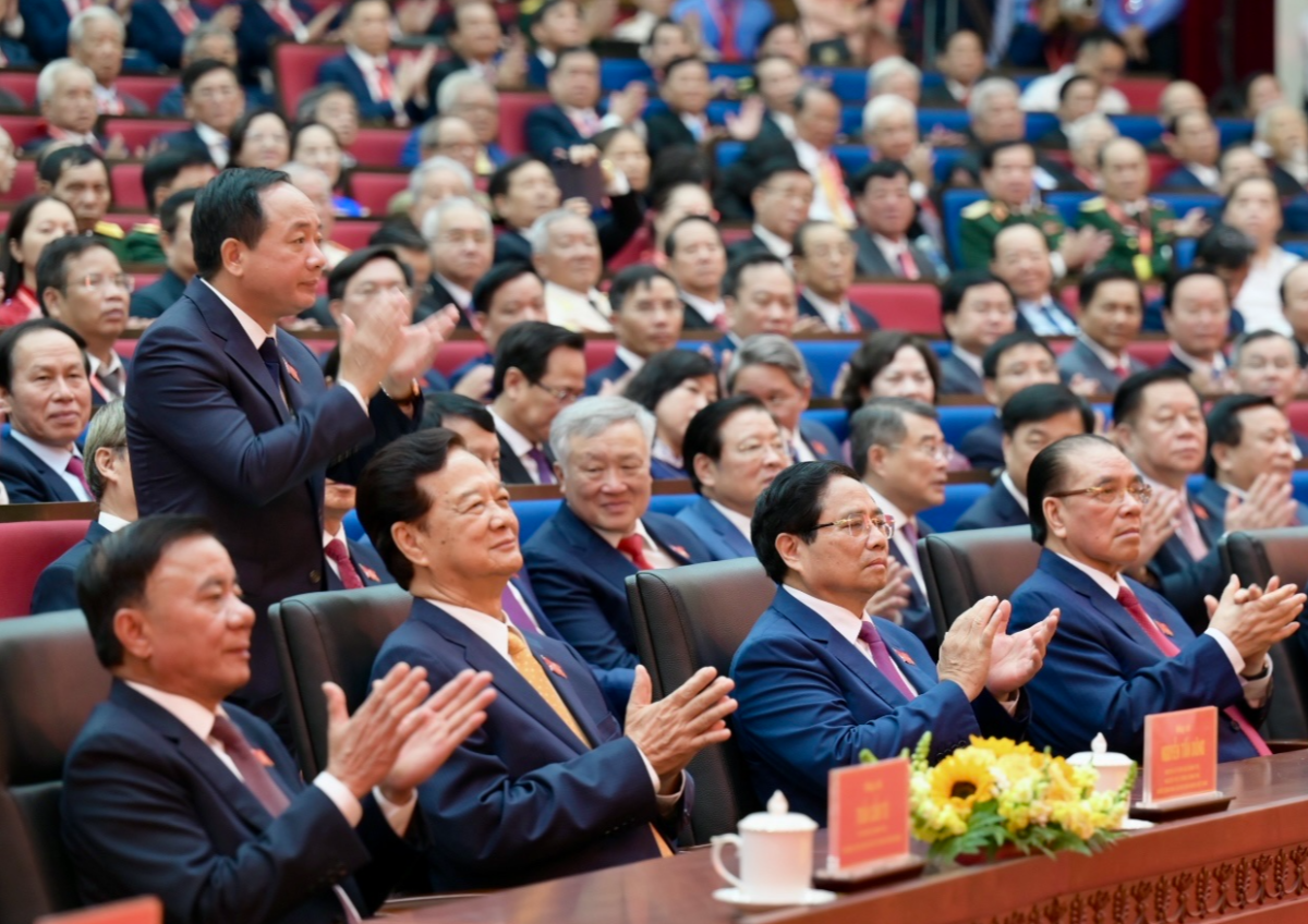 Nguyên Tổng Bí thư Nông Đức Mạnh, Thủ tướng Phạm Minh Chính, nguyên Thủ tướng Nguyễn Tấn Dũng, Thường trực Ban Bí thư Trần Cẩm Tú dự phiên khai mạc Đại hội Đại biểu Đảng bộ TP. Hồ Chí Minh lần thứ I, nhiệm kỳ 2025-2030 - Ảnh: VGP.