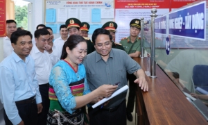 Thủ tướng Phạm Minh Chính kiểm tra công tác giải quyết thủ tục hành chính tại xã biên giới Bát Mọt
