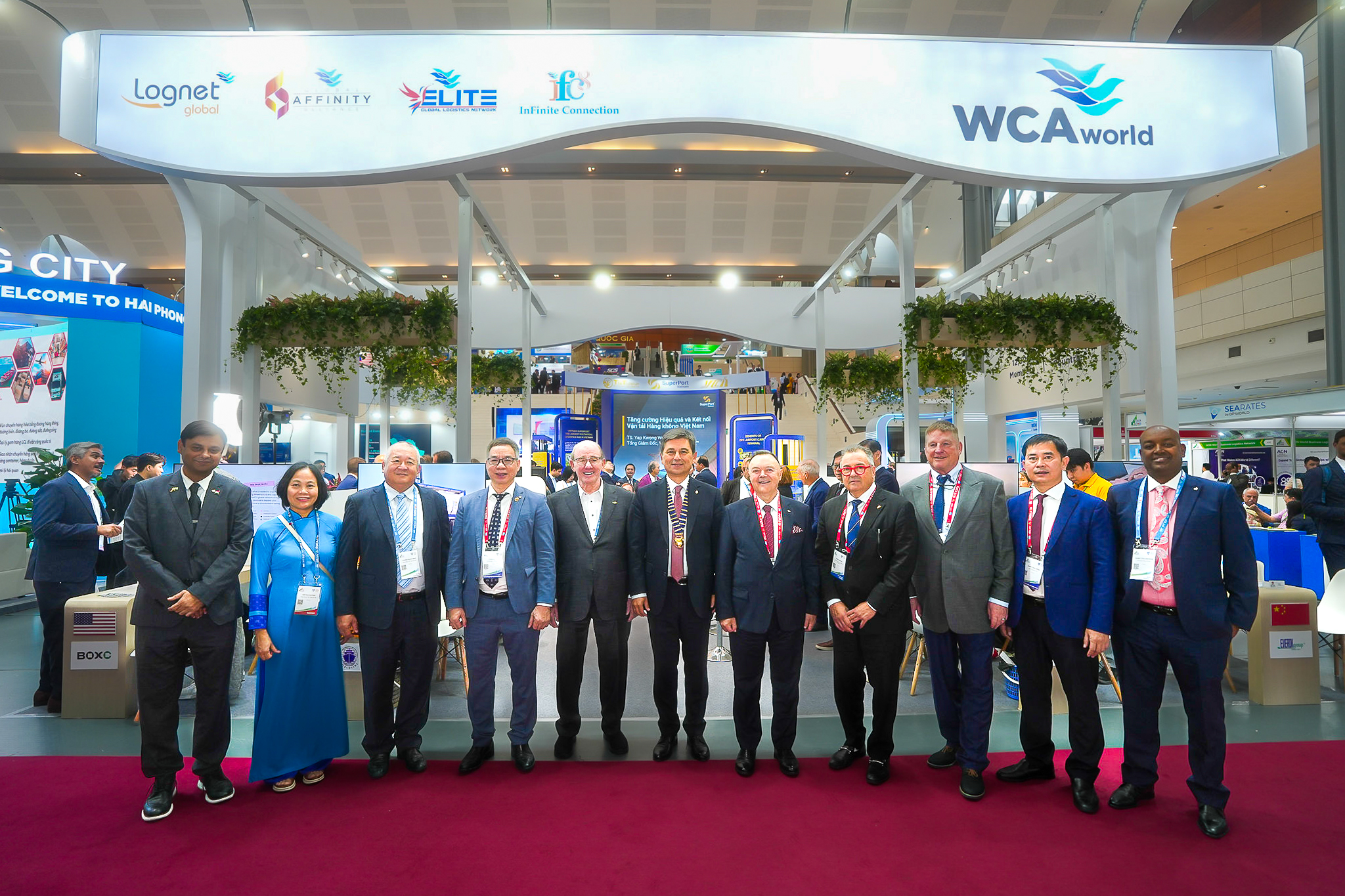 Ông Phùng Ngọc Minh- Phó Tổng giám đốc TCT Tân Cảng Sài Gòn cùng đoàn đại biểu FWC 2025.