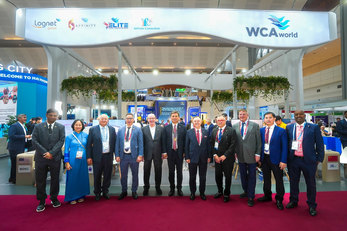 Ông Phùng Ngọc Minh- Phó Tổng giám đốc TCT Tân Cảng Sài Gòn cùng đoàn đại biểu FWC 2025.