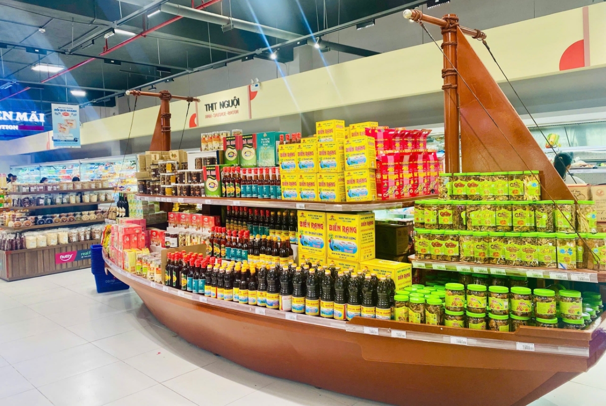 Hệ thống siêu thị&nbsp;hỗ trợ gian hàng trưng bày, giới thiệu và bán các sản phẩm đặc sản Bình Thuận.