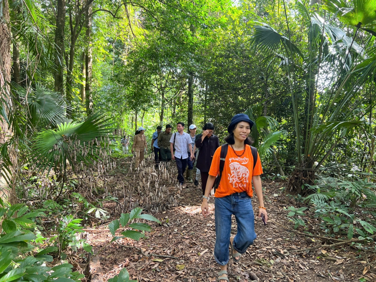 Đoàn điền dã trong rừng HEPA ở đầu nguồn sông Ngàn Phố.