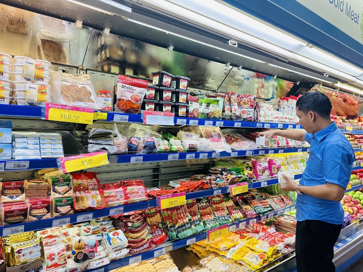 Huế
có hơn 320 hợp tác xã với 100.000 thành viên, sở hữu nhiều đặc sản khó
nơi nào sánh kịp.