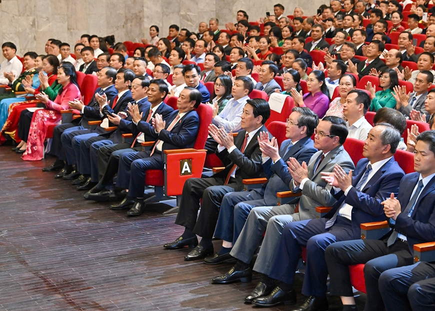 Chủ tịch nước Lương Cường và các đại biểu dự buổi lễ.