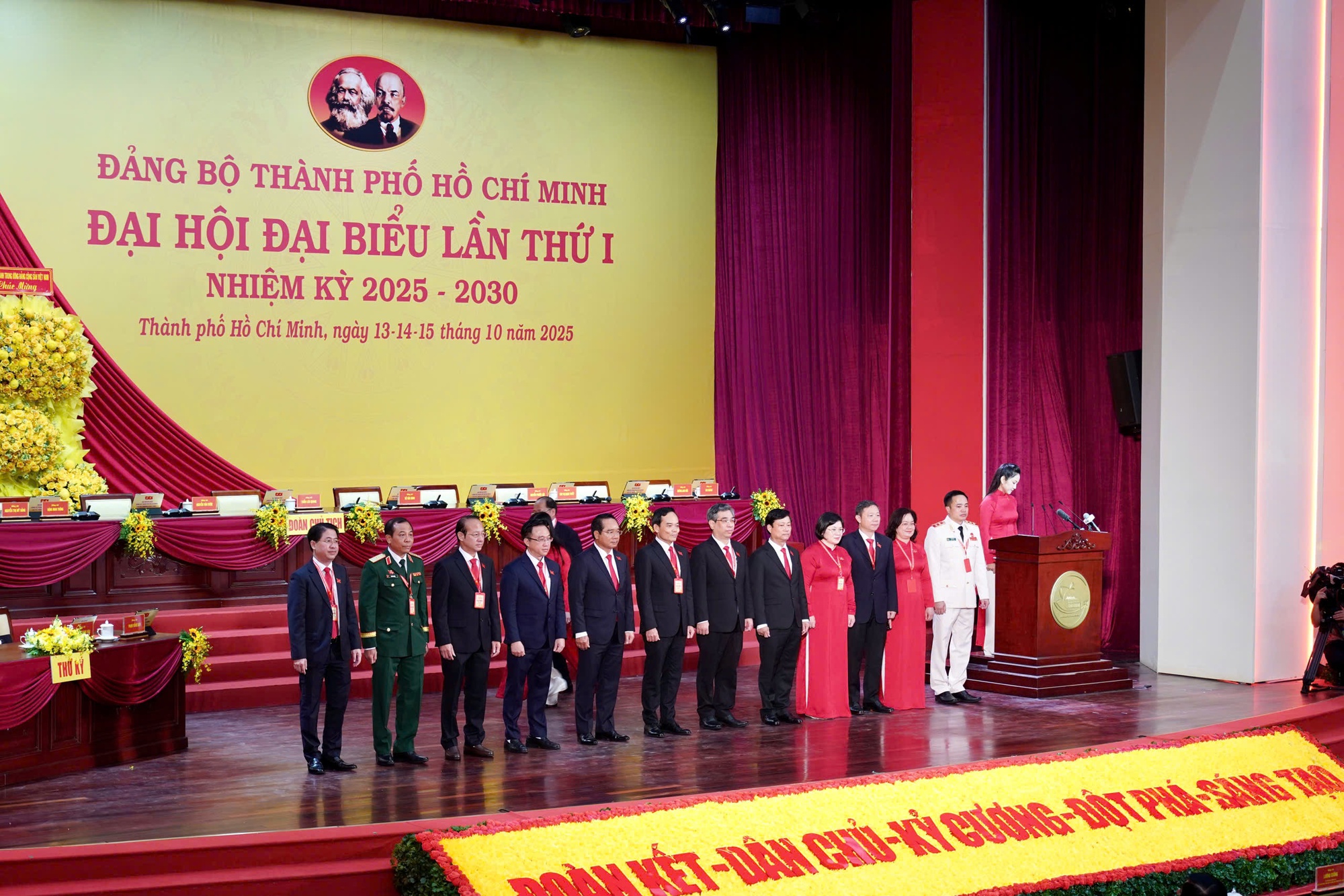 Đoàn Chủ tịch Đại hội Đại biểu Đảng bộ TP. Hồ Chí Minh lần thứ I, nhiệm kỳ 2025-2030 - Ảnh: BTC.