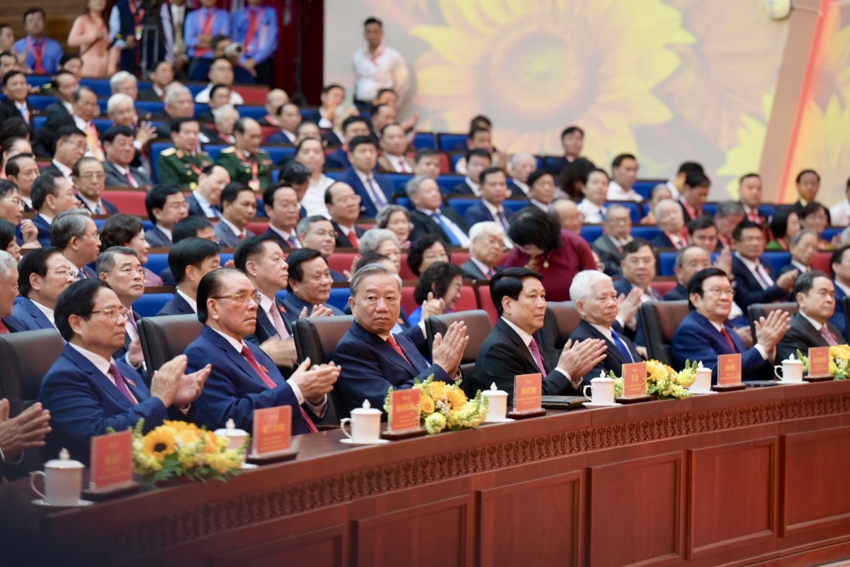 Tổng Bí thư Tô Lâm, Chủ tịch nước Lương Cường, Thủ tướng Phạm Minh Chính, Chủ tịch Quốc hội Trần Thanh Mẫn, và các đồng chí nguyên lãnh đạo Đảng, Nhà nước dự phiên khai mạc Đại hội Đại biểu Đảng bộ TP. Hồ Chí Minh lần thứ I, nhiệm kỳ 2025-2030 - Ảnh: VGP.