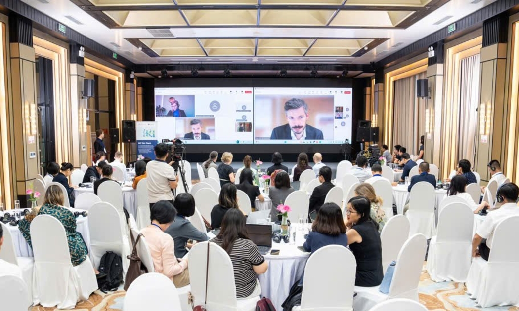 TS. Philipp Behrens, Vụ trưởng Vụ Quỹ Sáng kiến khí hậu quốc tế IKI, Bộ Kinh tế và Năng lượng Liên bang Đức (BMWE), CHLB Đức, phát biểu chào mừng. Ảnh GIZ.